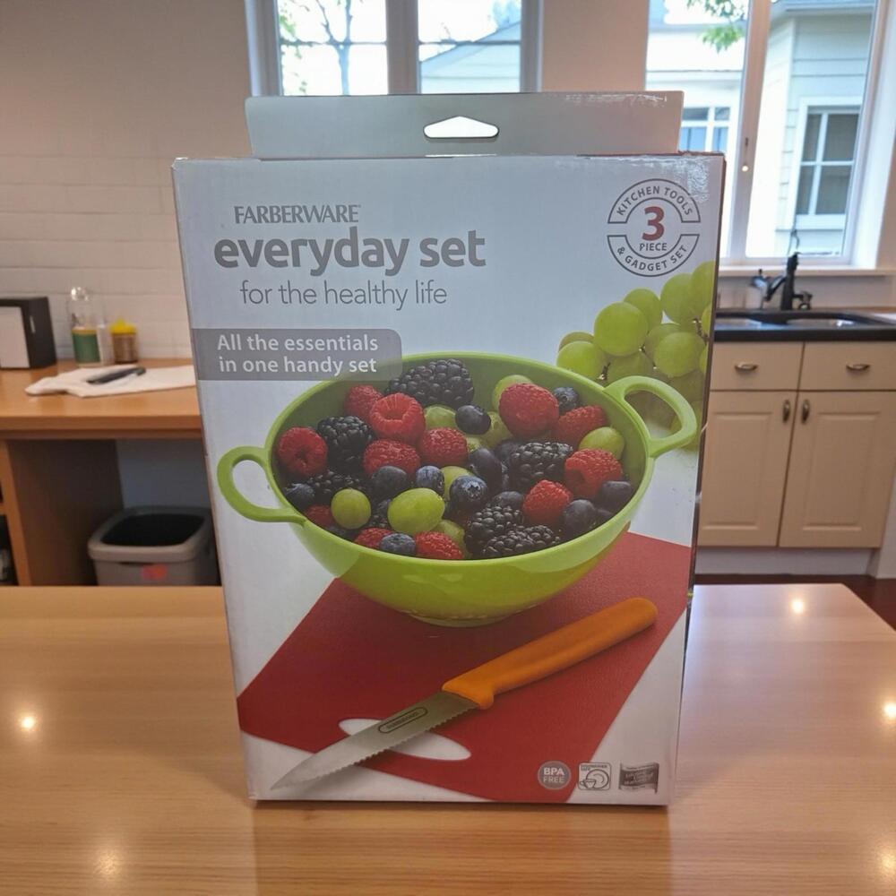 Farberware 3-piece Everyday Kitchen Set Mini Colander, Cutting Mat, Paring Knife